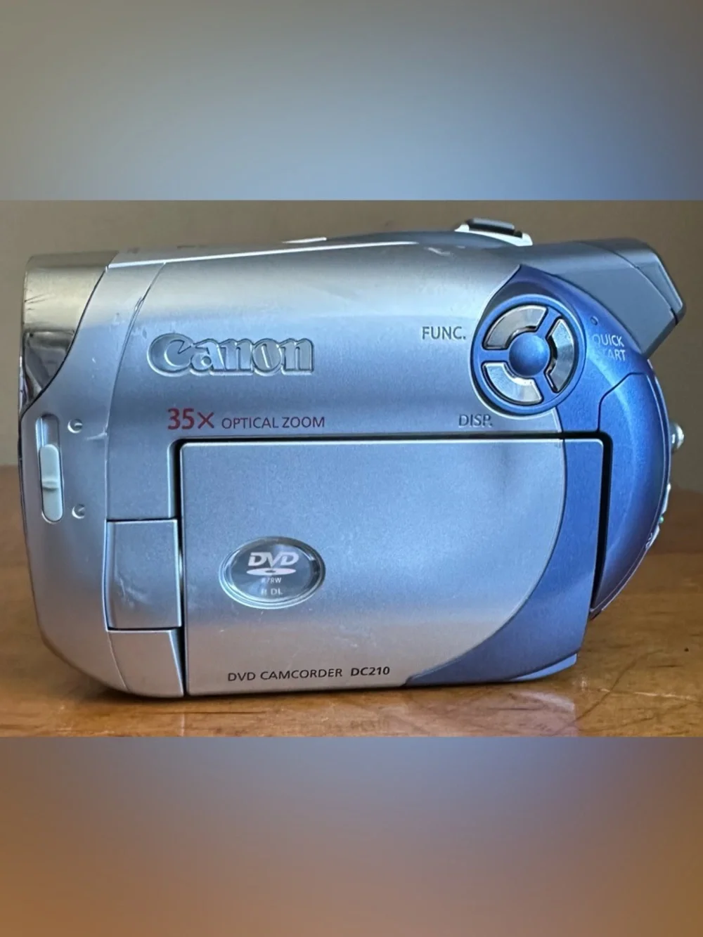 Canon DC210A DVD 35x Optical Zoom 1000x Digital Zoom Video Handycam Camcorder